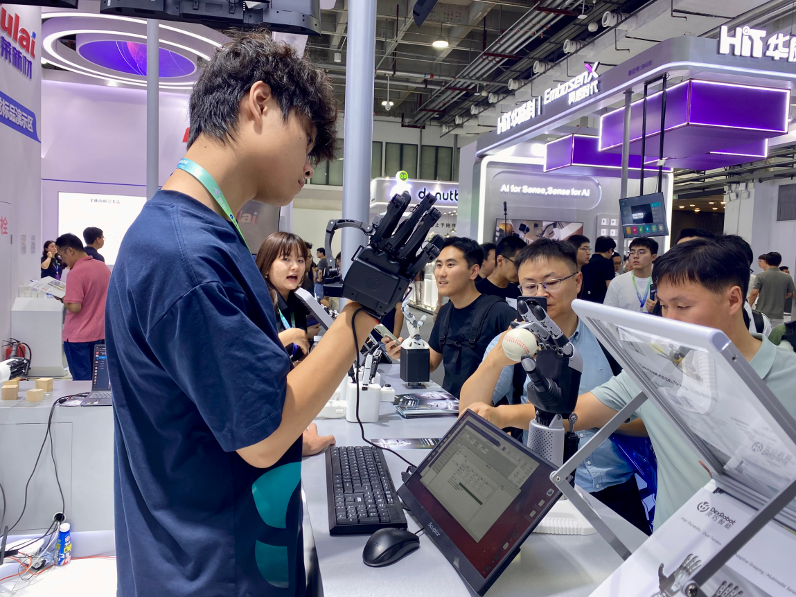 从“盘核桃”到“电力巡检”：灵巧智能的机器人已落地干活