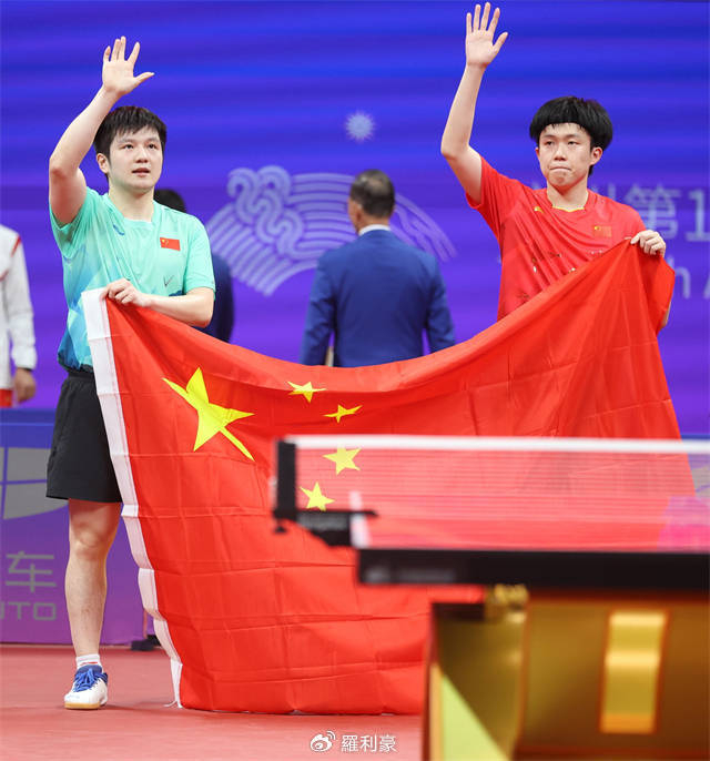 莎头合体出战混双引热议，刘翔炮轰上海体育局