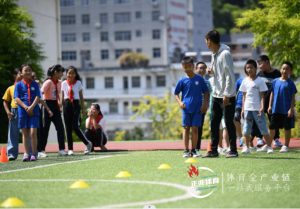 AI智慧体育操场安装后，满足校园体育“教学练测考”...