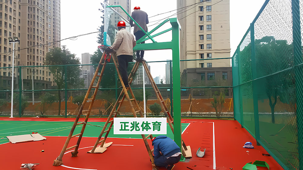 现场由第三方专业机构检验和验收，更安全！ 一、跑道工程：各类跑道，包括预制型、透气型、全塑型、混合型、