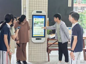 一、体育课终于不“摸鱼”了！ “立正！稍息！今天跑三圈！”——这是不是你对体育课的全部记忆？